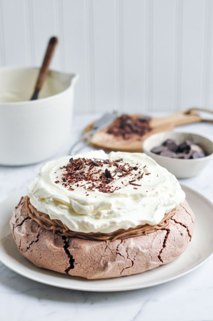 recette de mini pavlova au chocolat façon mont blanc à la crème de marron et à la crème chantilly, recette marron sucrée