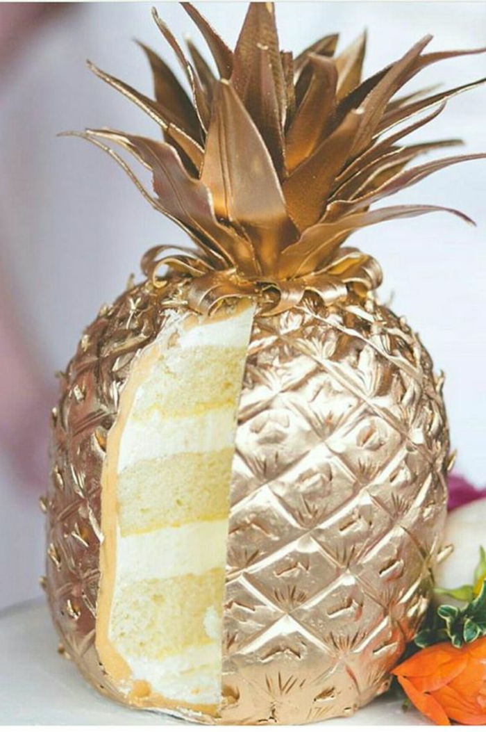 gateau d'anniversaire ananas au gout de crème au citron avec dorure alimentaire