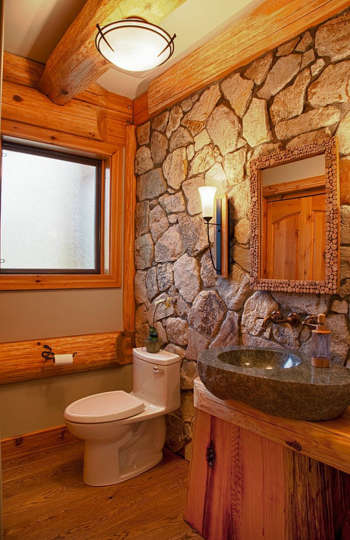 salle de bain cocooning, décoration rustique, poutres en bois, vasque en pierre, comptoir en bois