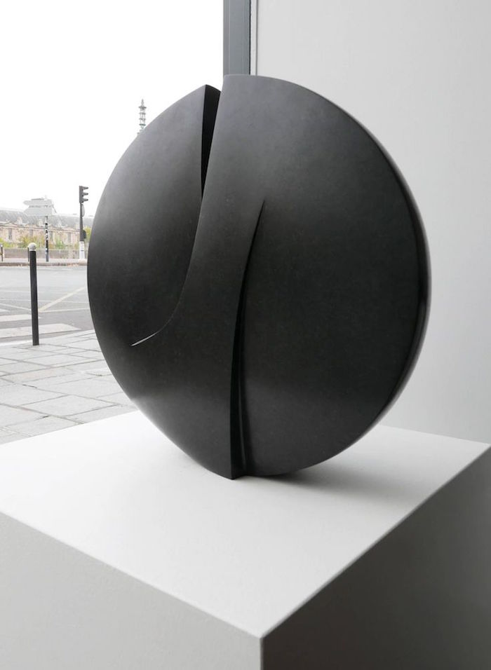 sculpture ceramique contemporaine ronde circulaire