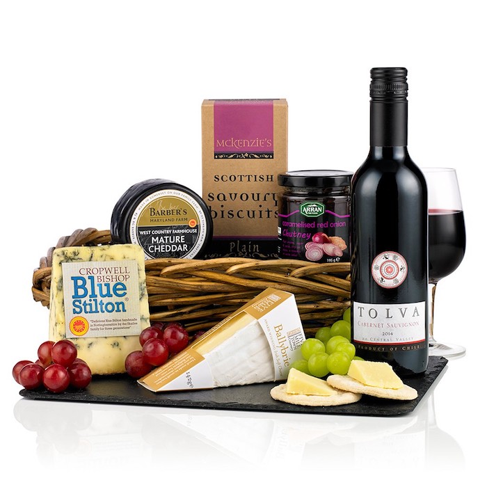 sélection de vins et des fromages, idée de cadeau gourmand à offrir pour la fete des papy