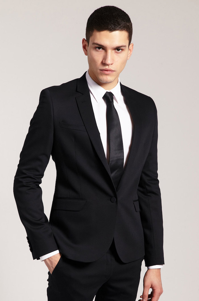 style homme, idée comment s'habiller office, costume noir avec chemise blanche