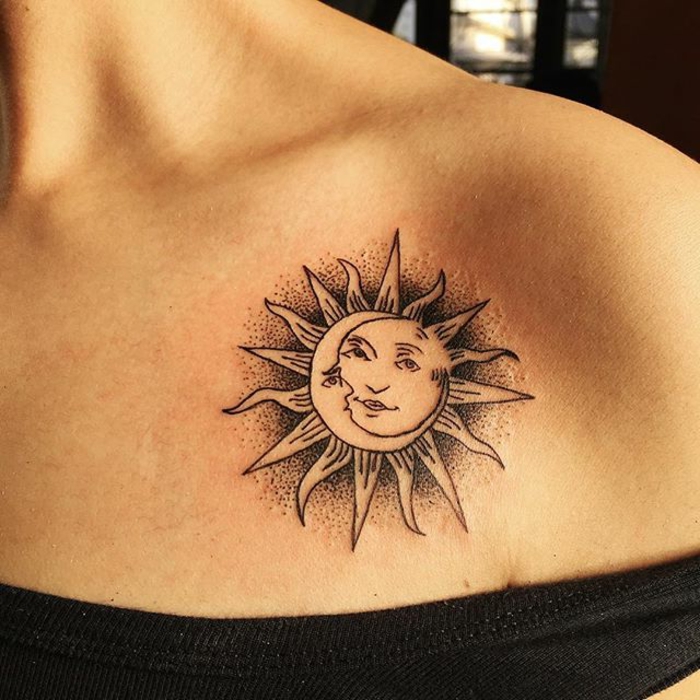 soleil tatouage, les deux amants célestes, tatouage sous clavicule femme, cool design