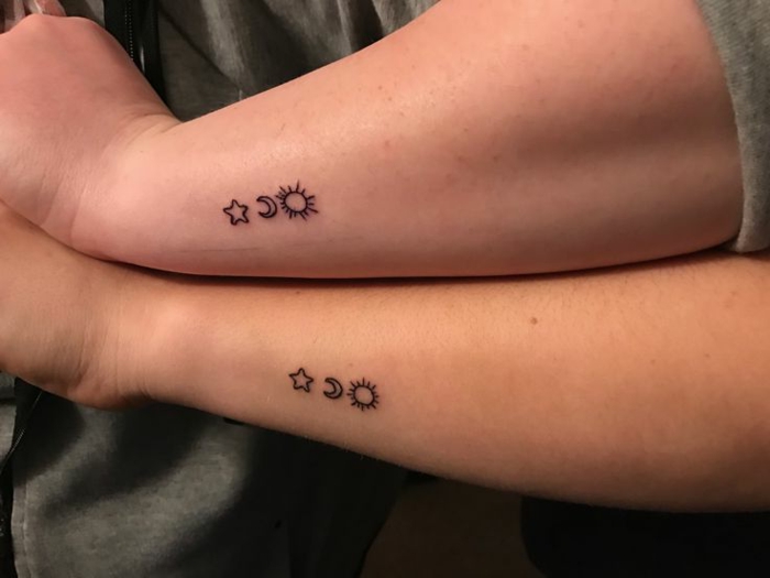 soleil tatouage, soleil étoile et lune, tatouage symbolisant l'harmonie de l'esprit
