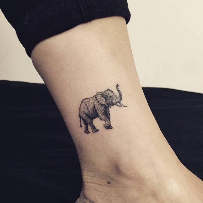art corporel sur la cheville, modèle de tatouage pour femme avec silhouette éléphant