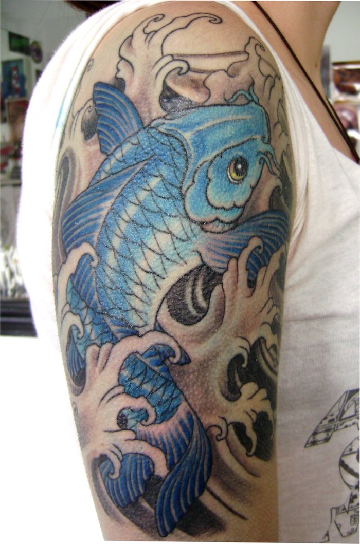 signification carpe koi tattoo japon tatouage poisson rouge bleu manche bras homme