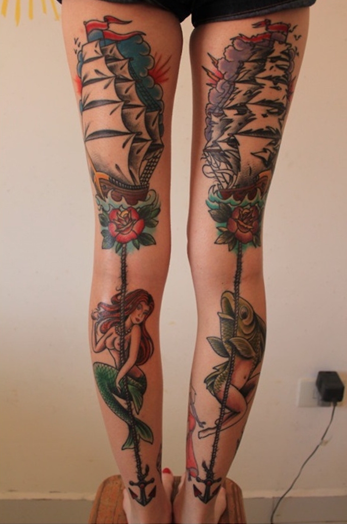 tatouages old school jambes femme carpe koi mollet