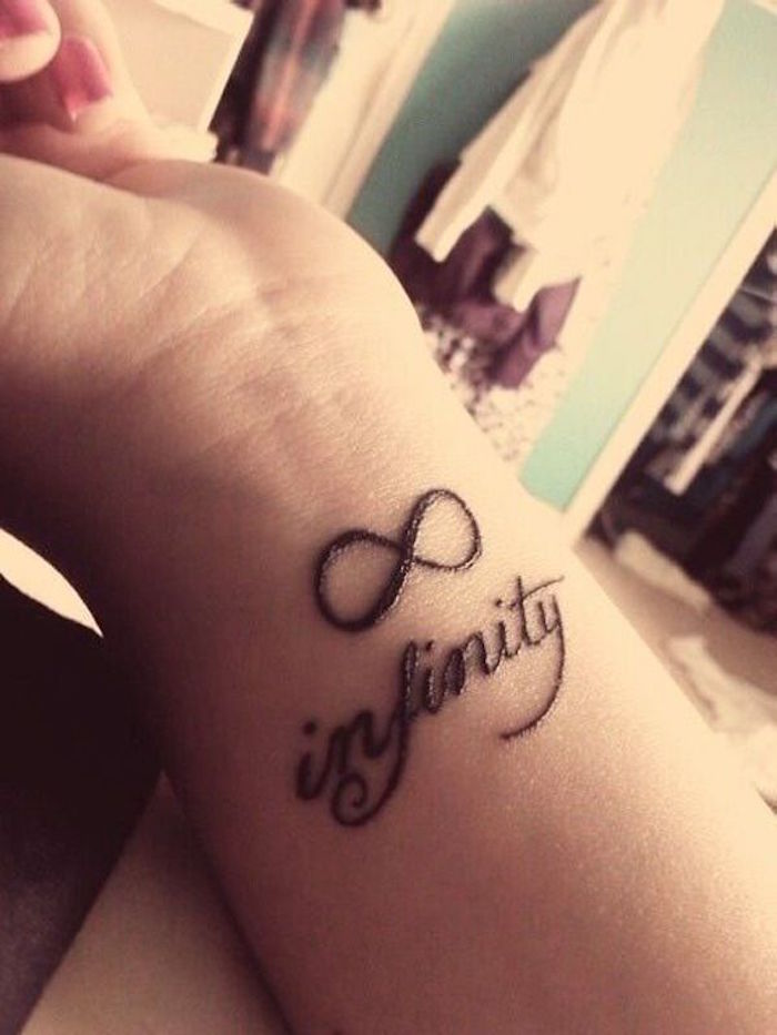 tatouage femme infini infinity tatouages poignet