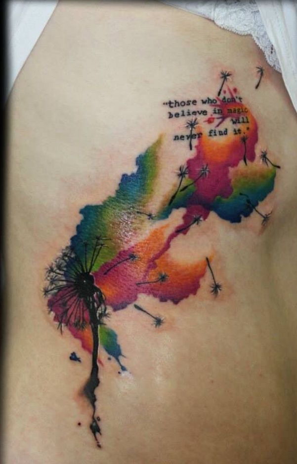modele tatouage fleur de pissenlit qui vole en couleur