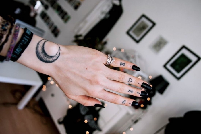 1001 Designs Minimalistes Dun Tatouage Femme Discret