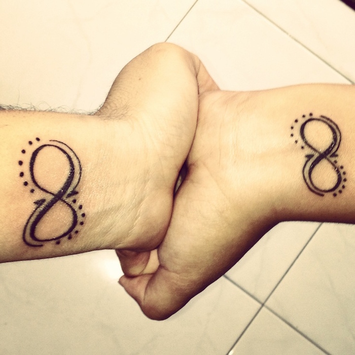 tatouages infini poignet couple amour éternel tattoo en commun