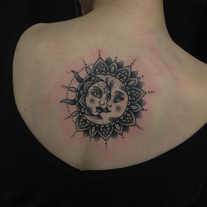 tatouage lune signification, visages amoureux du soleil et de la lune 