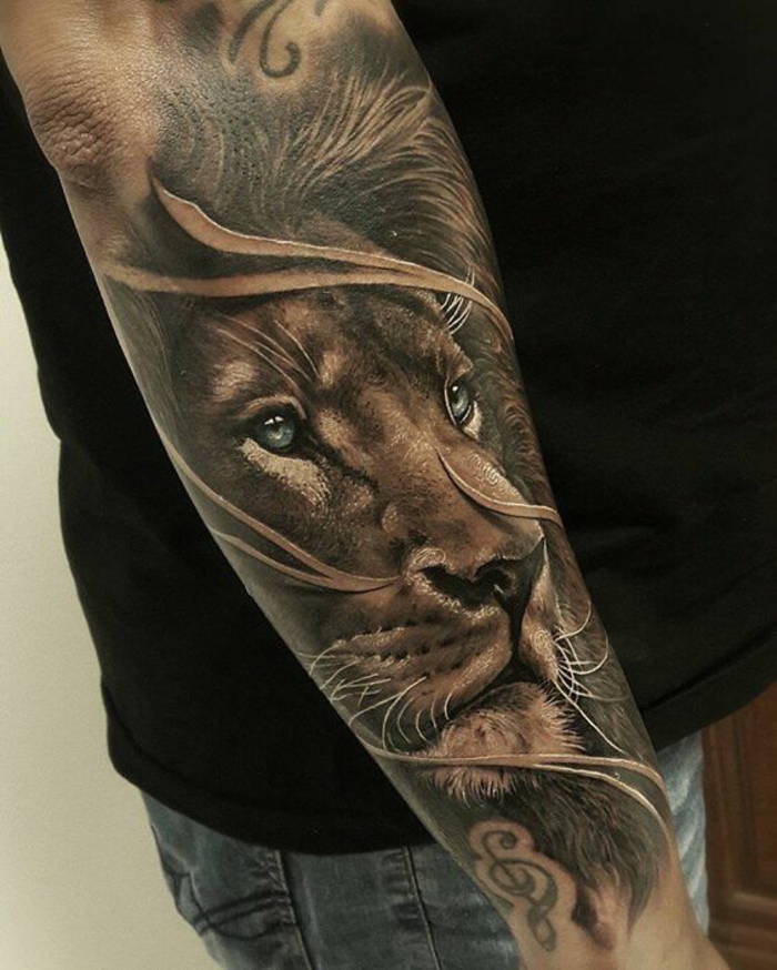 Beau tatouage lion doigt lion signification tatouage le roi lion moderne dessin 