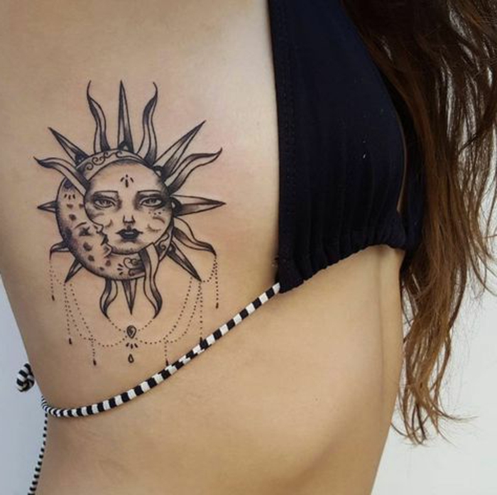tatouage soleil, accolade entre la lune et le soleil, joli desgin de tatouage céleste