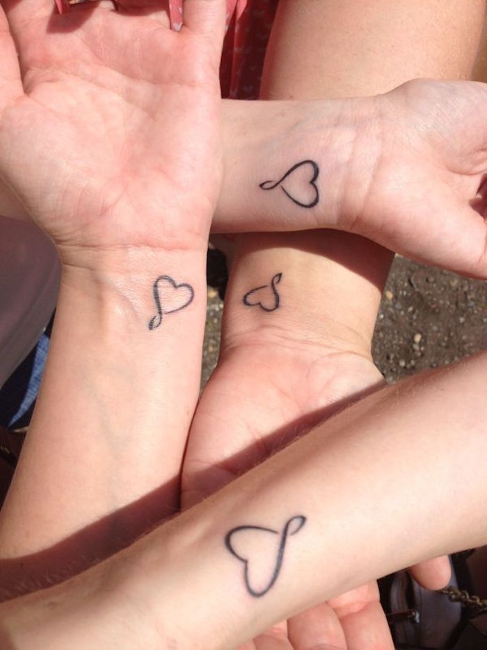 tatouage amitié éternelle ou tattoo collectif amour infini famille amis 
