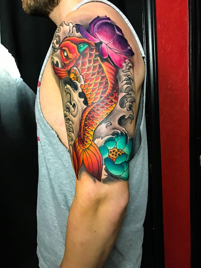 tatouage carpe koi tattoo poisson japonais manche épaule homme
