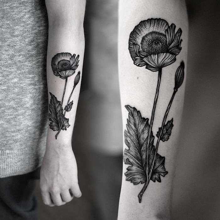 tatouage fleur avant bras tattoo coquelicot avant bras noir et blanc
