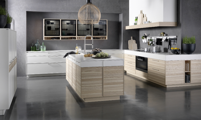 modele de cuisine, murs gris foncé, meubles en bois avec comptoirs blancs, bol aux fruits