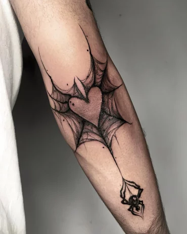 toile d araignee tatouge fantasie coeur peau encre noire dessin