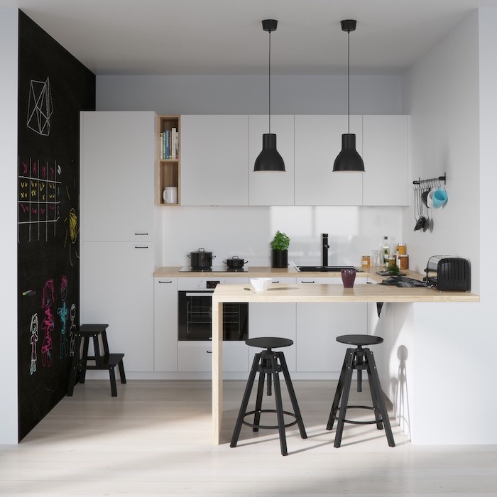 modele de cuisine, revêtement de sol en bois clair, comptoir en bois au centre de cuisine avec tabourets noirs