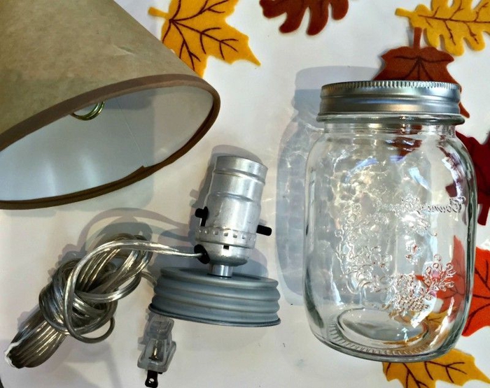 tuto facile pour réaliser une lampe de chevet automnale à partir d un bocal le parfait recyclé