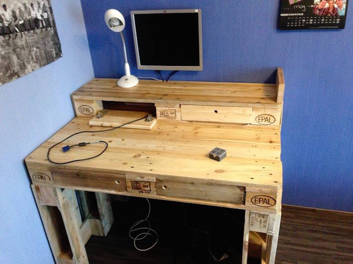 fabriquer un bureau en bois maison original en palettes