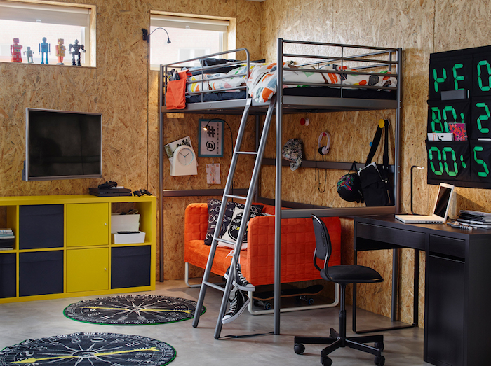 deco chambre ado garcon, lit mezzanine en gris avec canapé orange, armoire en bois peint en jaune et bleu foncé