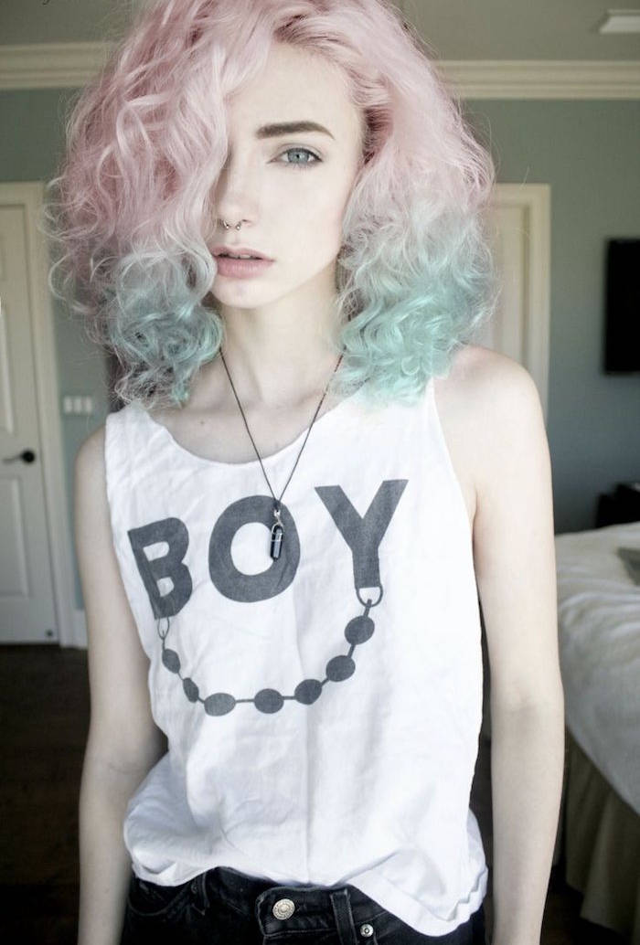 coiffure grunge femme coloration cheveux rose vert