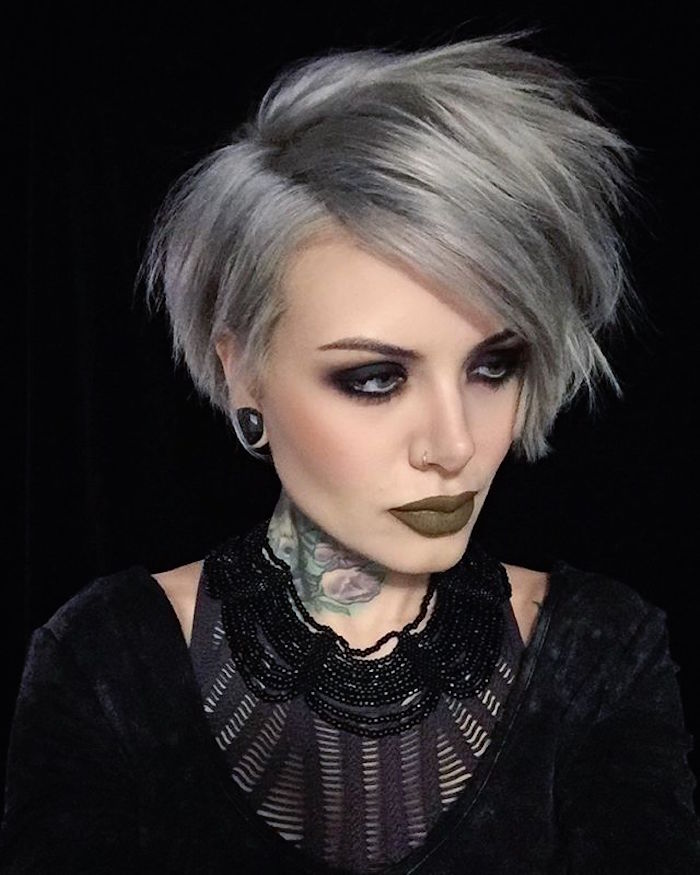 coiffure femme courte grunge cheveux gris