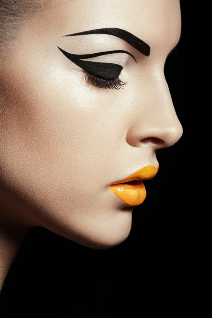 astuce maquillage avec crayon noir et des lèvres jaunes des sourcils sublimés avec du crayon noir trait très épais
