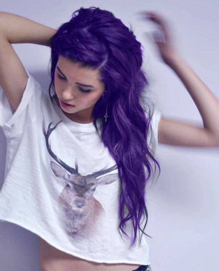 coiffure rock femme cheveux violets fille grunge