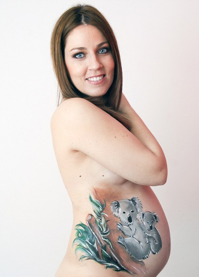 peinture sur ventre de femme grossesse