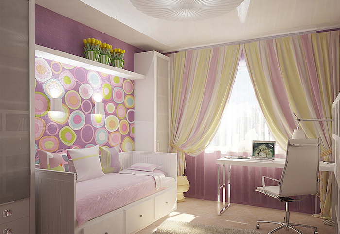 amenagement petite chambre enfant, intérieur chambre rose, rideaux longs en jaune blanc et rose