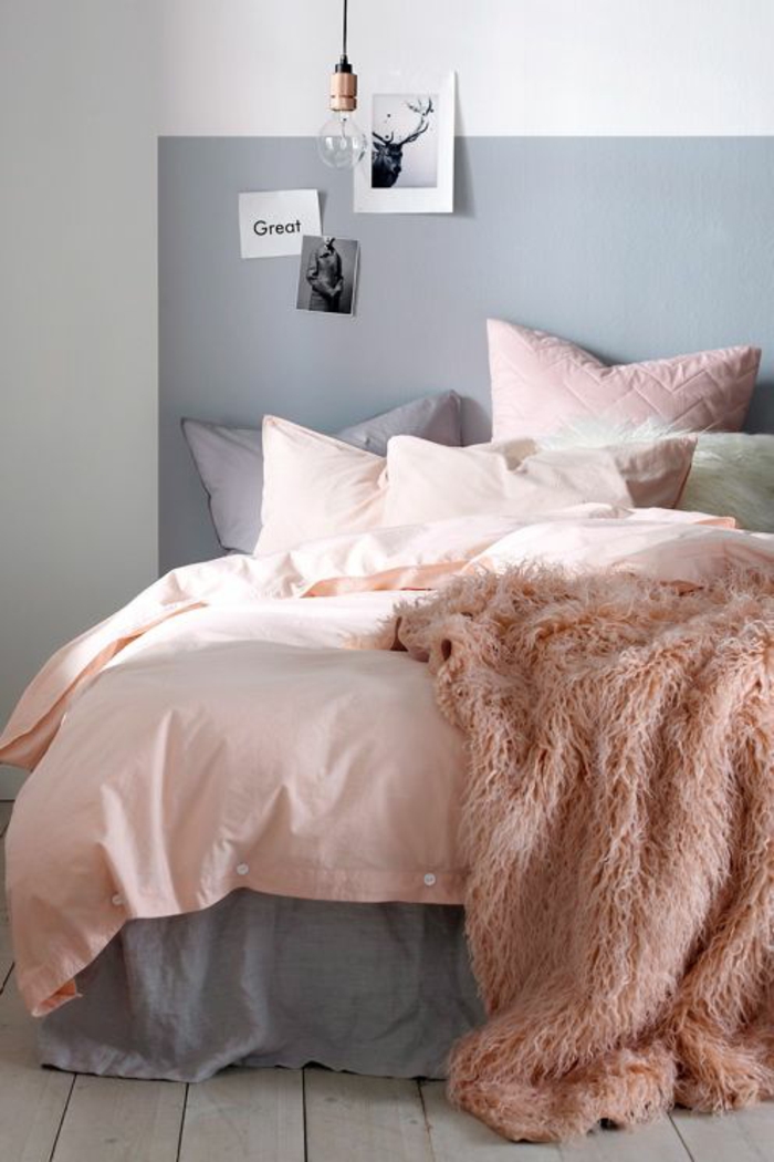 deco chambre adulte en gris et rose un bon mariage de couleurs lit avec coverture en fausse fourrure colorée