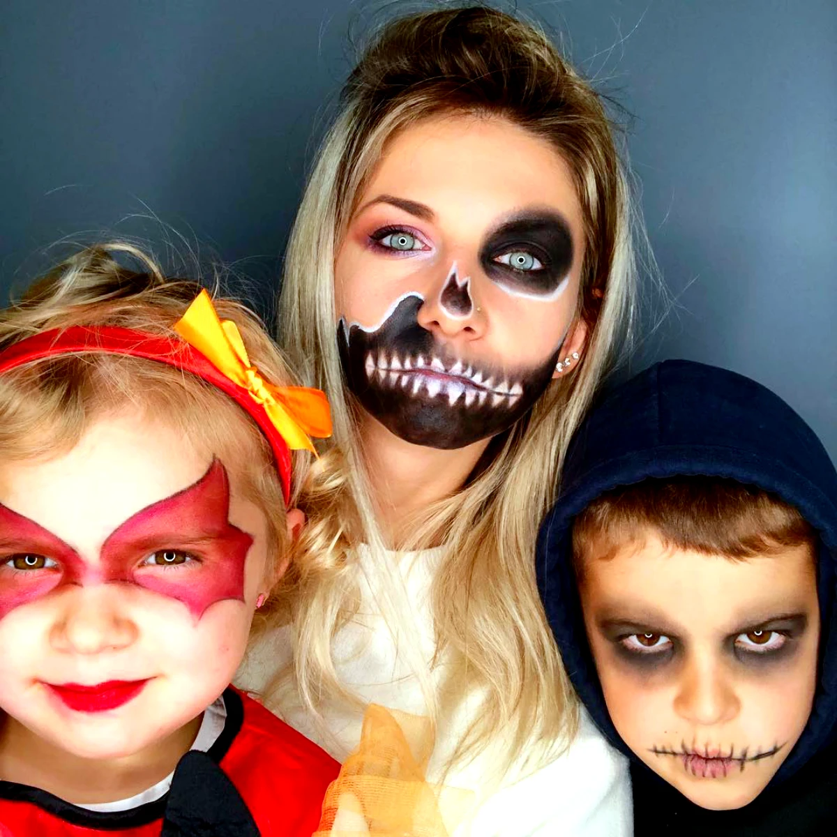 famille mere et deux enfants maquillage halloween simple et facile