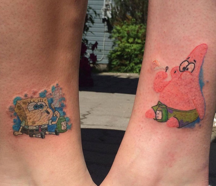 tatouage couleur, petits dessin sur la peau, idée tatouage pour meilleures amies à design Spongebob