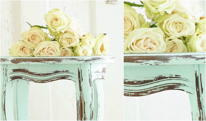 idée comment patiner un meuble, table basse repeinte en vert menthe, deco campagne chic, bouquet de roses blanches