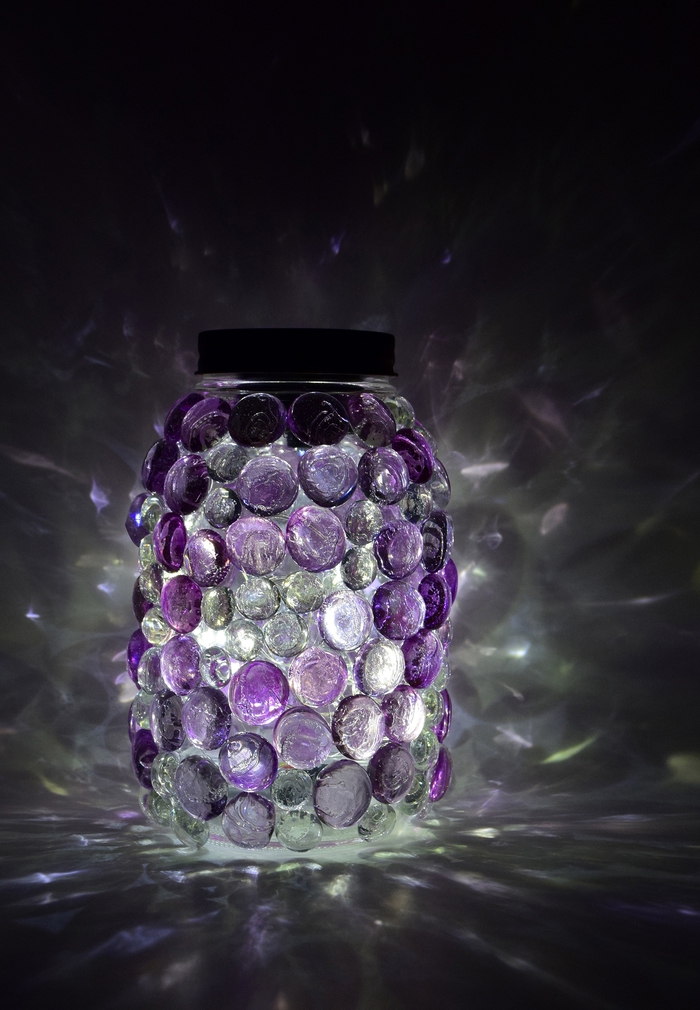 tuto pour réaliser un bocal le parfait en verre lumineux décoré de fausses gemmes en verre coloré