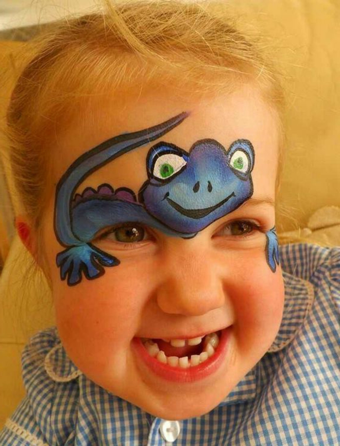 maquillage carnaval, fille mignonne avec face painting amusant, maquillage dinosaure