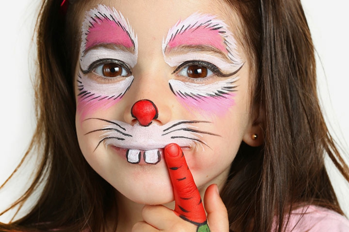 maquillage pour enfant, petite fille maquillée comme un lapin, maquillage original