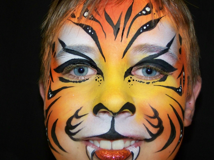 maquillage pour enfants, peinture visage tigre et vampire, idées maquillage enfant