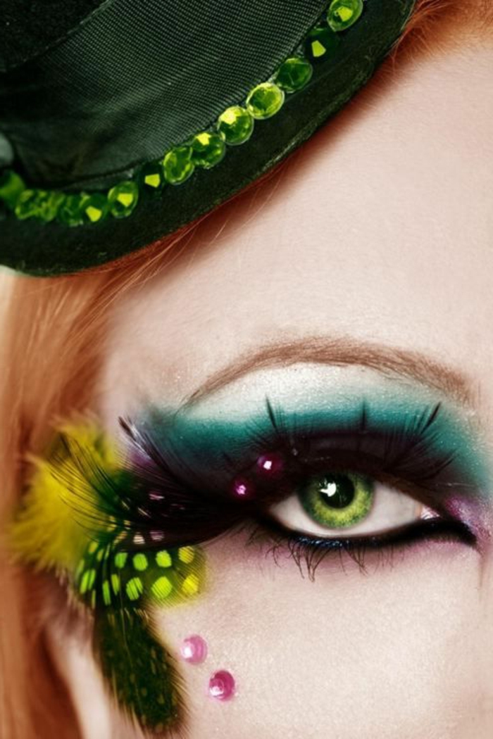 comment se maquiller maquillage avec des lentilles vert clair pour Halloween ou pour d'autres fetes 