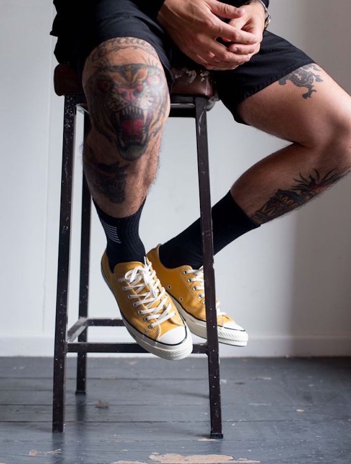 modèle tatouage cuisse homme tattoo genou jambe