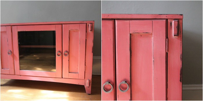 patine meuble rouge, avec des poignées vintage, idée comment relooker une commode ancienne