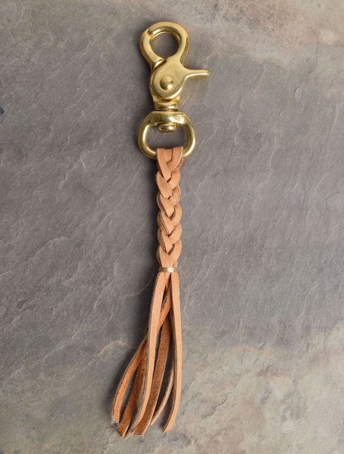 fabriquer un porte clé en cuir lanière lacets simples diy