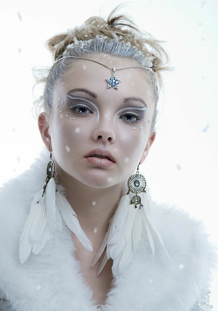 reines des neige, maquillage d'hallloween fée blanche avec une queue de cheval et diadème subtile en argent