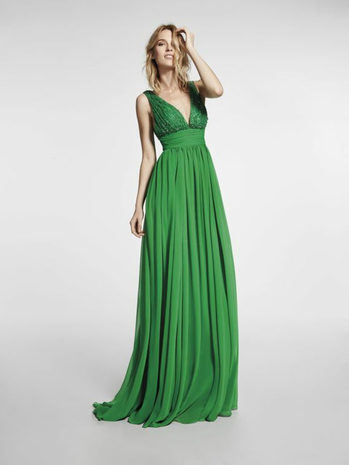robe de soirée longue en vert avec buste avec des cristaux Swarowski taille haute sublimée