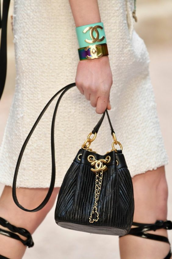 sac à dos femme cuir noir petite taille en forme de sac pour une allure très élégante