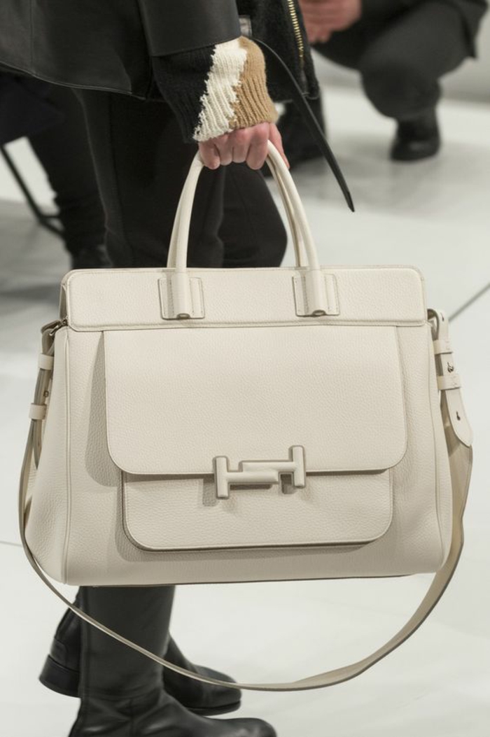 sac à dos cuir femme grand format couleur crème pour emporter ses documents avec soi pratique pour le bureau 