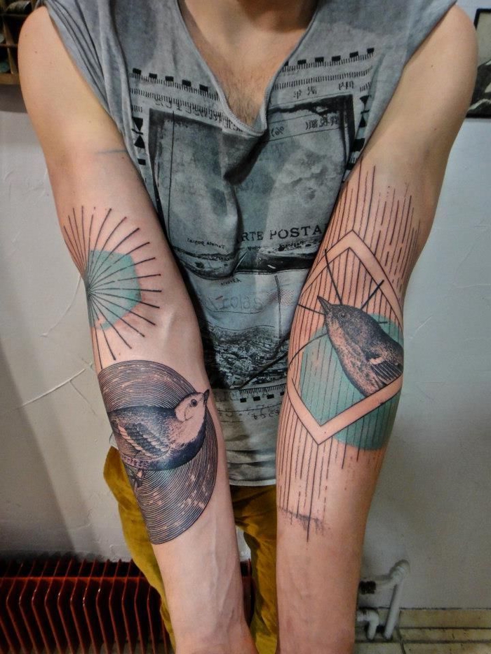 tatouages originaux représentant une forme géométrique associé à un motif animalier oiseau